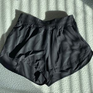 Lululemon track that short 5” black size 8